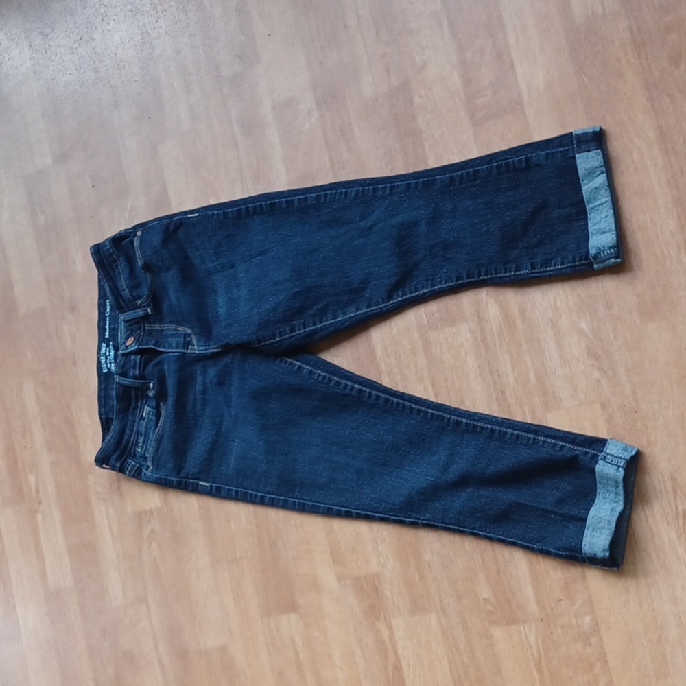 Levi  Strauss capris size 4 waist 27 inches